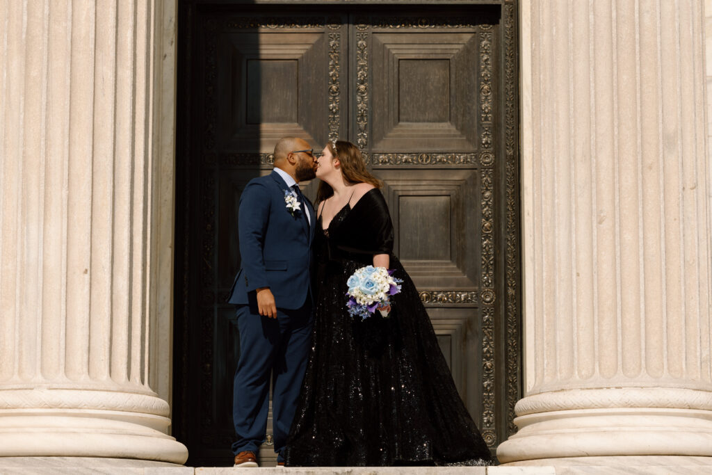 D & Q kissing outside the Cleveland Museum of Art.