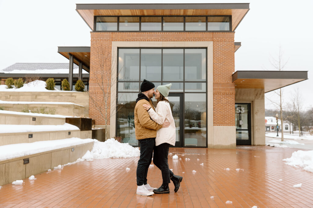 M and R embracing in front of the art museum in Hudson.